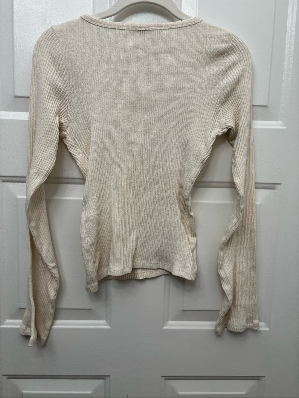 ASOS Cream Ribbed asymmetrical Button-Front V-Neck Top - Picture 4 of 9